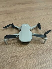 Dron DJI Mavic mini - 1