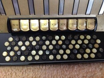 gombíkový chromatický akordeon Hohner Maestro lll. 96 bas