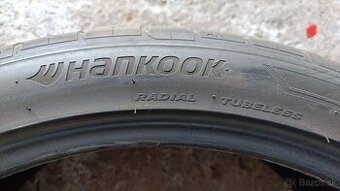 275/35r22 - 1