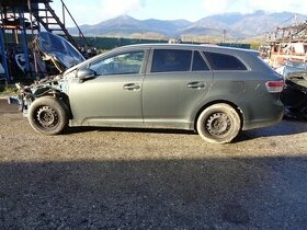 Toyota avansis T27 2,0D4D rozpredám na náhradné diely
