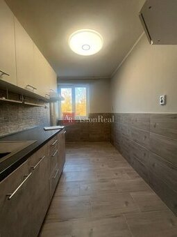 110.000€ - 3 izb. byt 88 m2 + záhrada, skleník,  PONIKY