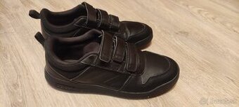 Kožené tenisky Adidas, zapínanie na suchý zips