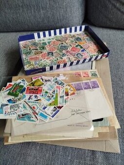 zostava filatelistického materiálu