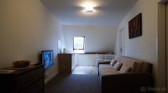Apartmánové poschodie – centrum Komárna
