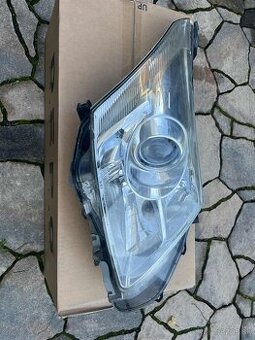 Predné svetlomety Toyota Avensis