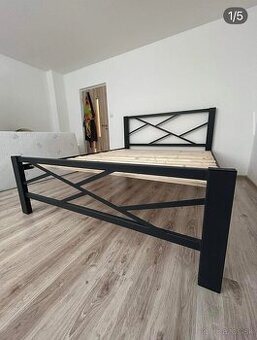 Kovová posteľ 180x200