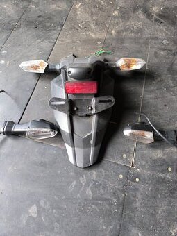 Kawasaki Z800 blatnik so smerovkami + predne smerovky