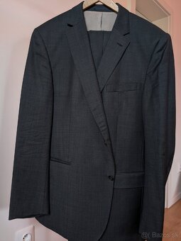 Elegantný tmavo-sivý pánsky oblek, veľkosť 58
