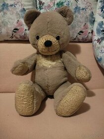 Slamou plnený veľký medveď