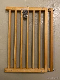 Predam pouzivanu drevenu detsku zabranu na schody