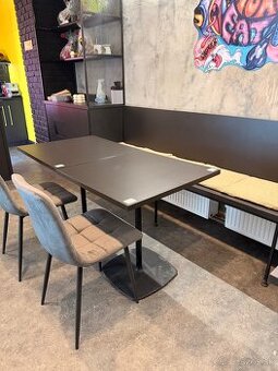 Predám 4 ks kvalitných jedálenských/kaviarenských stolov.