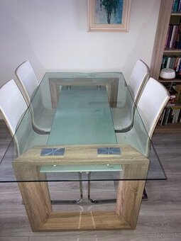 Jedálenský stôl a stolicky