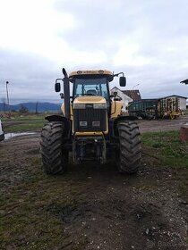 Traktor Challenger mt635b