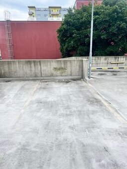 Parkovanie pri letisku Bratislava – Firstpol Parking