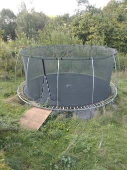 Trampolína