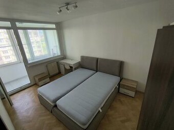 Na prenájom 2,5-izbový byt – Komárnická ul., Bratislava II –