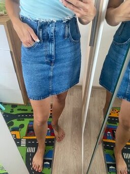 Riflova sukňa Stradivarius