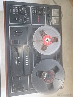 Retro magnetofón Tesla