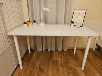 Predám výškovo nastaviteľný stôl