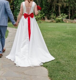 Predám svadobné šaty