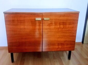 Predám policovú skrinku.Osobný odber.