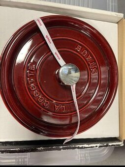 STAUB elegantnú cocotte Staub v krásnej