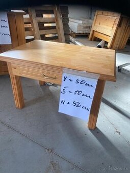 Predám drevený stolík