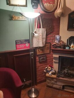 Stojatá lampa, jednoramenné stojace svietidlo