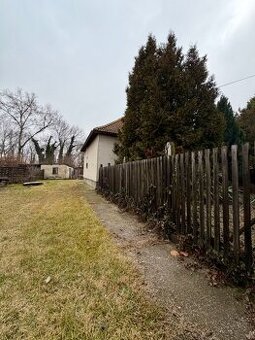 Starší dom s veľkým pozemkom pri LESÍKU, Dolný Bar