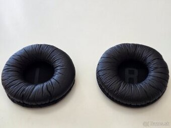 pady (peny na sluchadla)