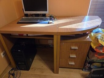 Pracovno-kancelársky stôl