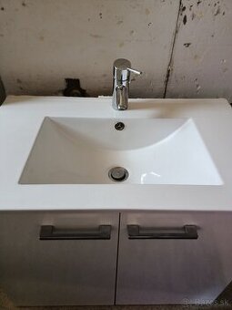 Predám skrinku umývadlom
