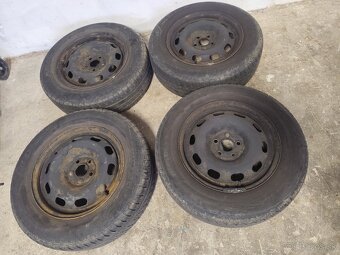 Predám 4x letné pneu s diskami 195/65 R15