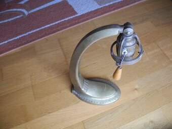 secesna nočna lampa