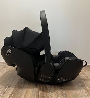 Britax Römer Baby-Safe Pro + isofix základňa Vario Base 5Z