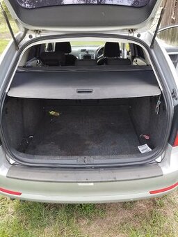 predam interier , plasti, roleta, škoda octavia II combi