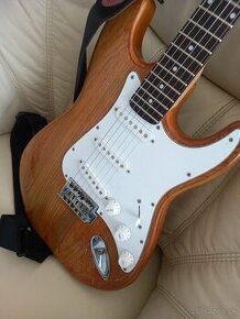 Predam Fender Stratocaster- - 1