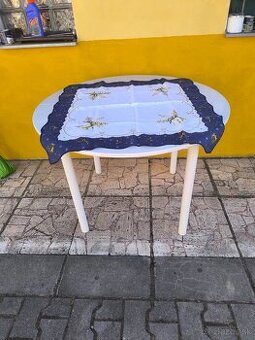 okrúhly stôl