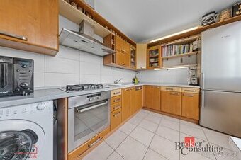 REZERVOVANÉ / NA PREDAJ svetlý, výborne dispozične riešený 4