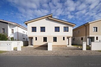 NADŠTANDARDNÝ 5-IZBOVÝ RODINNÝ DVOJDOM S VYSOKÝMI STROPMI