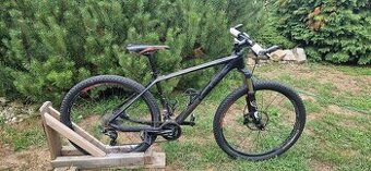 Ľahký karbónový bicykel