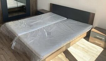 Manželská posteľ 180 a nočné stolíky