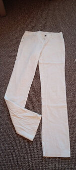 biele nohavice slim