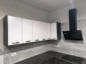 Horné kuchynské skrinky + skrinka na rúru a mikrovlnku - 1