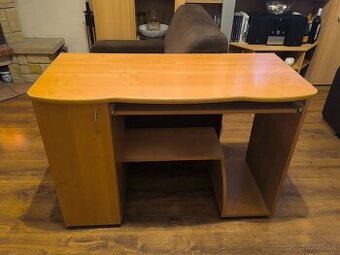 Predám pisaci stôl