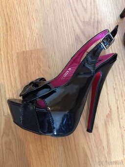 Sandále na vysokom opätku