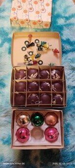 Staré sklenené vianočné ozdoby