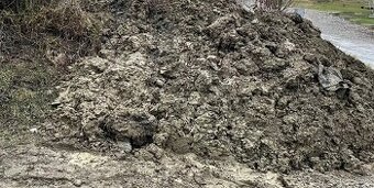 Darujem výkopovú zeminu.