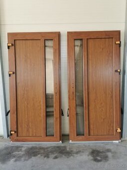 Vchodové plastové dvere úzke sklo