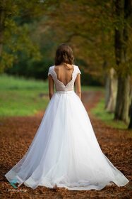 Svadobné šaty s vlečkou S/XS s doplnkami - 1